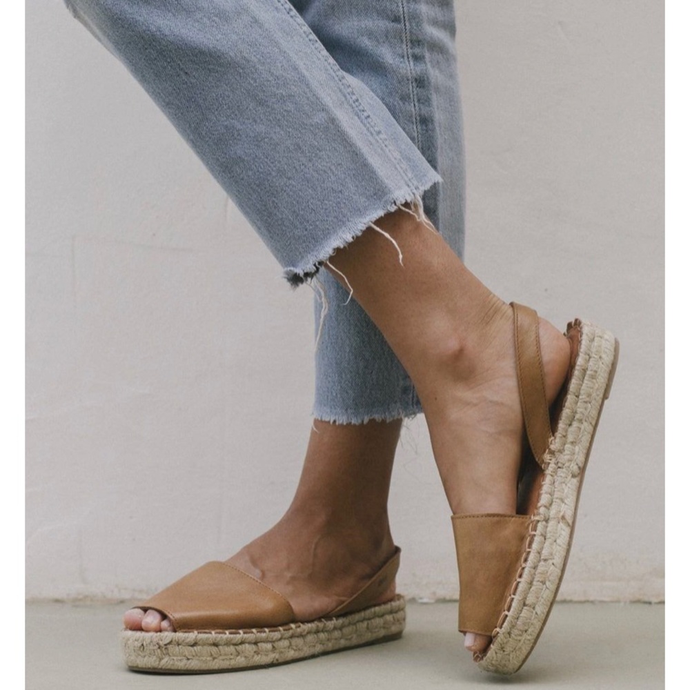NWT Alohas Ibiza Camel Espadrilles